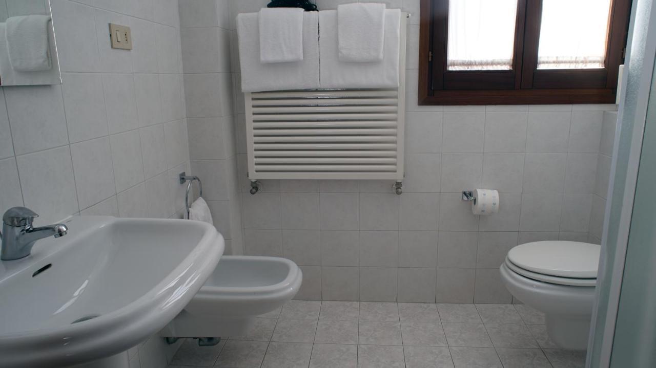 Hotel Emi Lippo Dış mekan fotoğraf