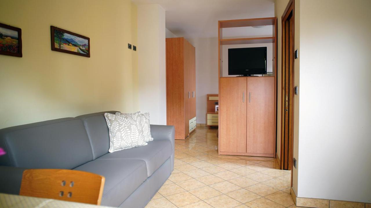 Hotel Emi Lippo Dış mekan fotoğraf